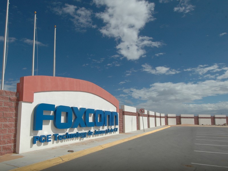 ¡ALERTA EN LA MAQUILA! TRABAJADORES DE FOXCONN ADMITEN QUE LES ESPERA “CARRILLA TODO EL AÑO” TRAS LOS RETRASOS