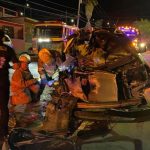 Choca contra transporte de personal; muere un pasajero y hay 6 lesionados