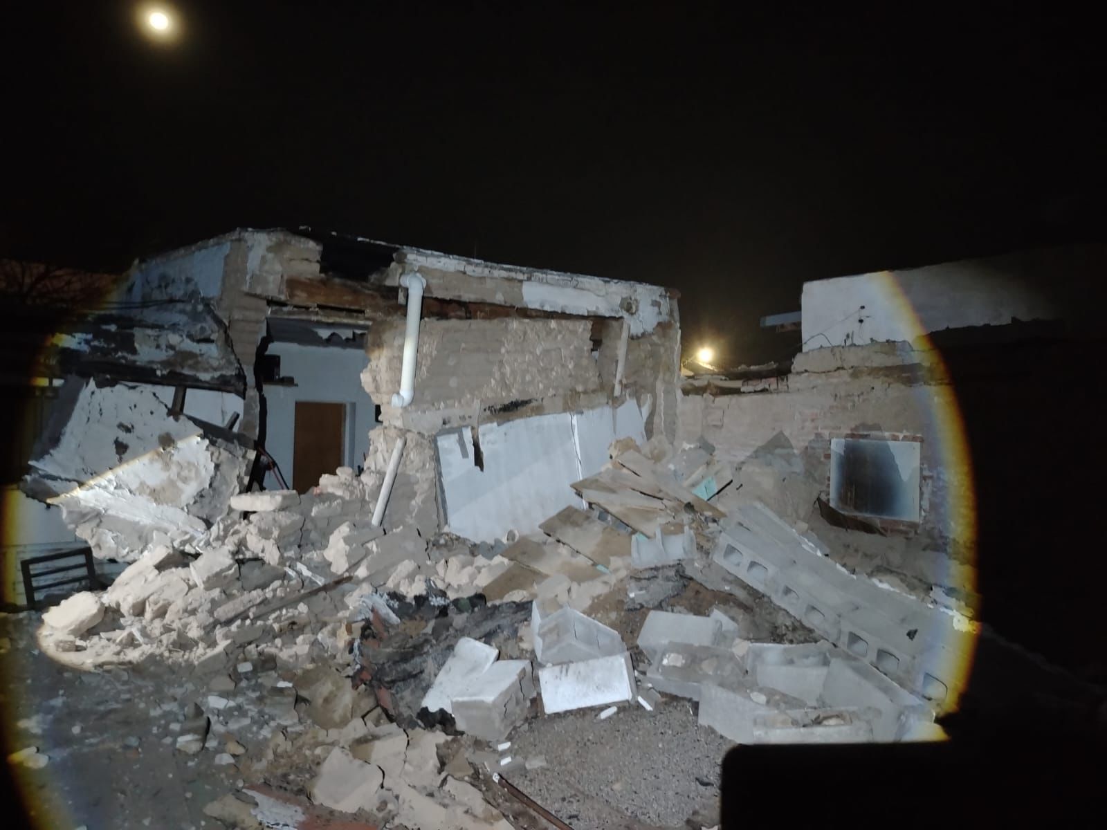 Derrumbe parcial de vivienda en la colonia El Barreal